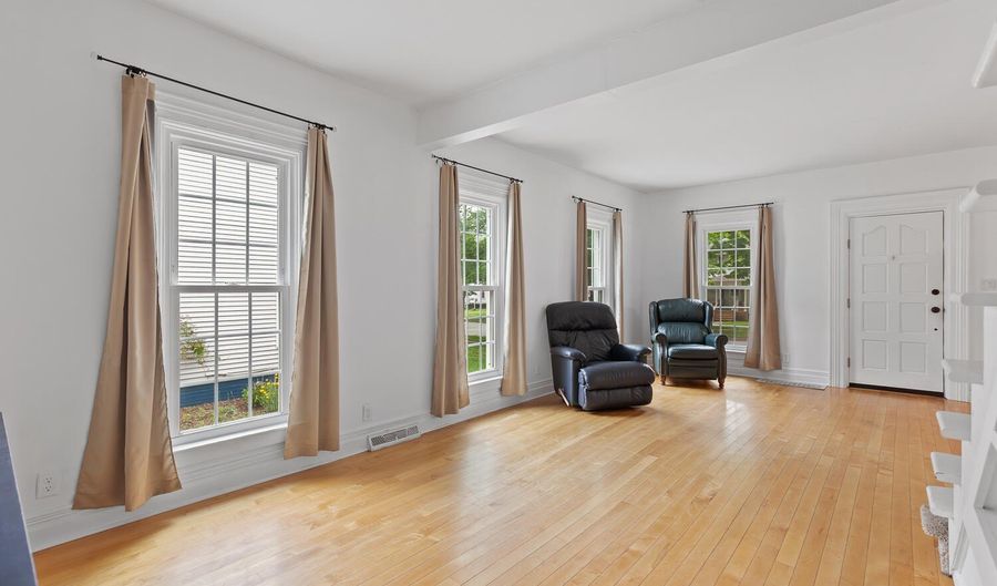 830 College Ave, Adrian, MI 49221 - 4 Beds, 3 Bath