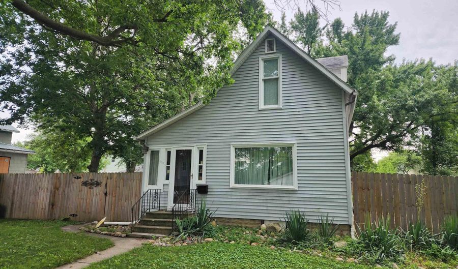 606 Center St, Berne, IN 46711 - 3 Beds, 1 Bath