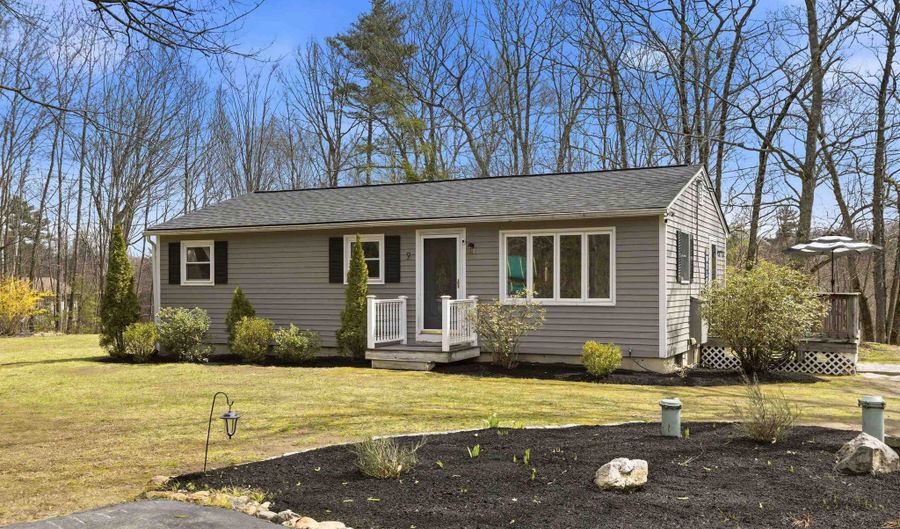 9 Tuttle Rd, Bedford, NH 03110 - 3 Beds, 1 Bath