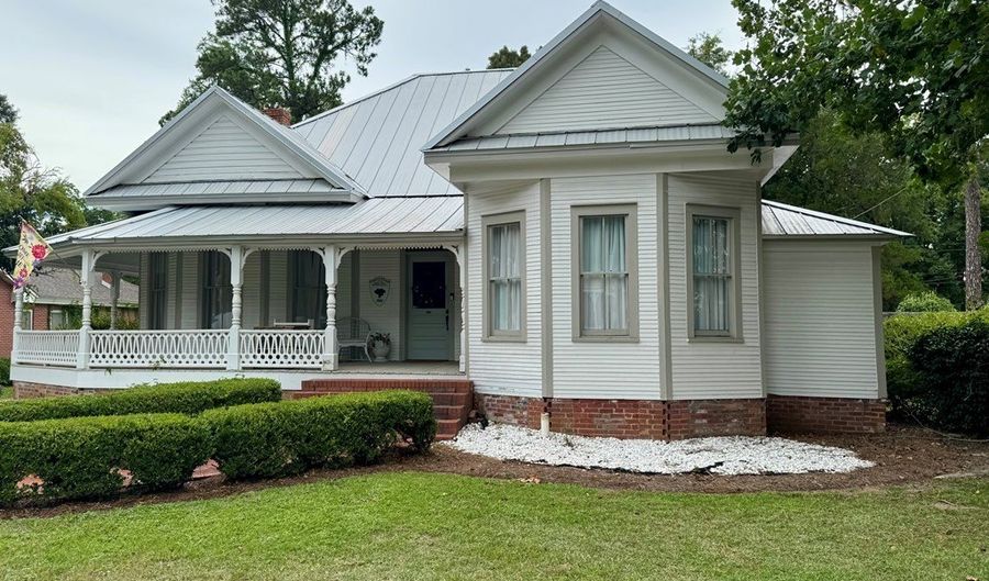 435 E Broughton St, Bainbridge, GA 39817 - 3 Beds, 3 Bath
