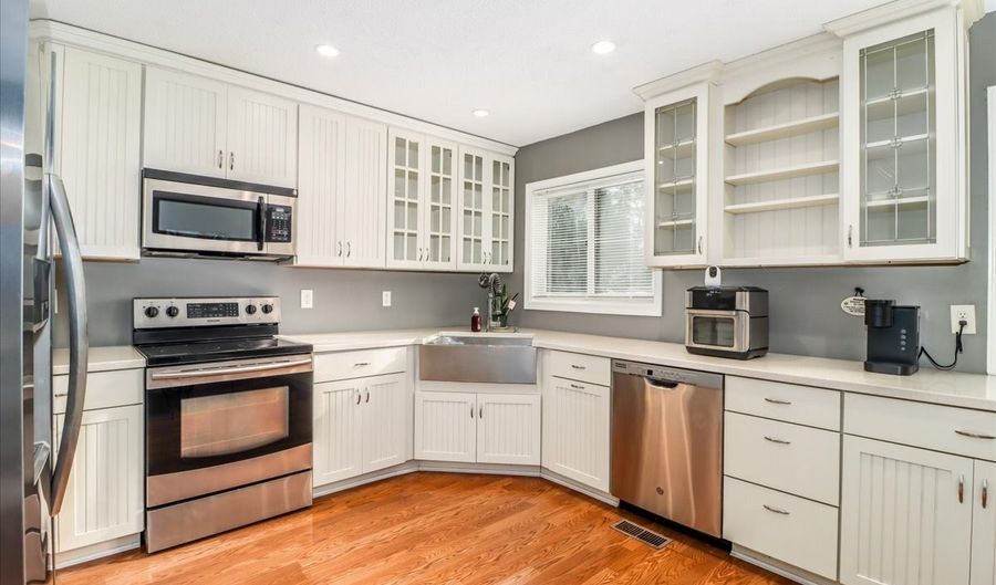 27 Crows Nest Ln 17F, Danbury, CT 06810 - 2 Beds, 2 Bath