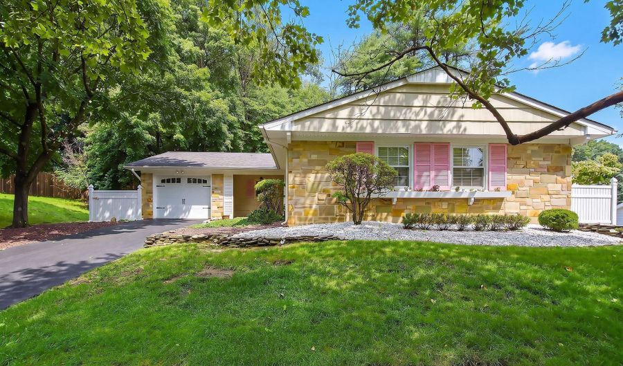 95 Idlebrook Ln, Aberdeen, NJ 07747 - 3 Beds, 2 Bath