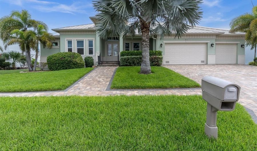 811 BIRDIE Way, Apollo Beach, FL 33572 - 4 Beds, 4 Bath