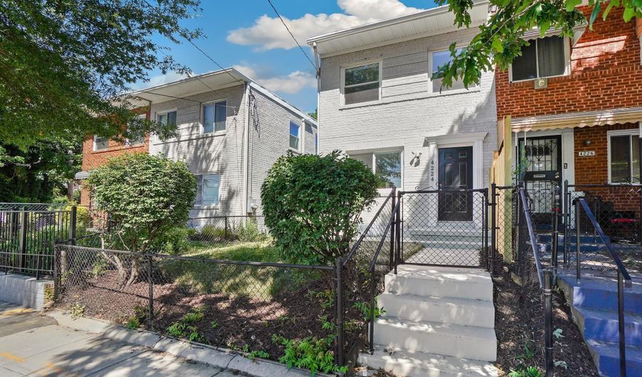 4224 SOUTHERN Ave SE, Washington, DC 20019 - 3 Beds, 4 Bath