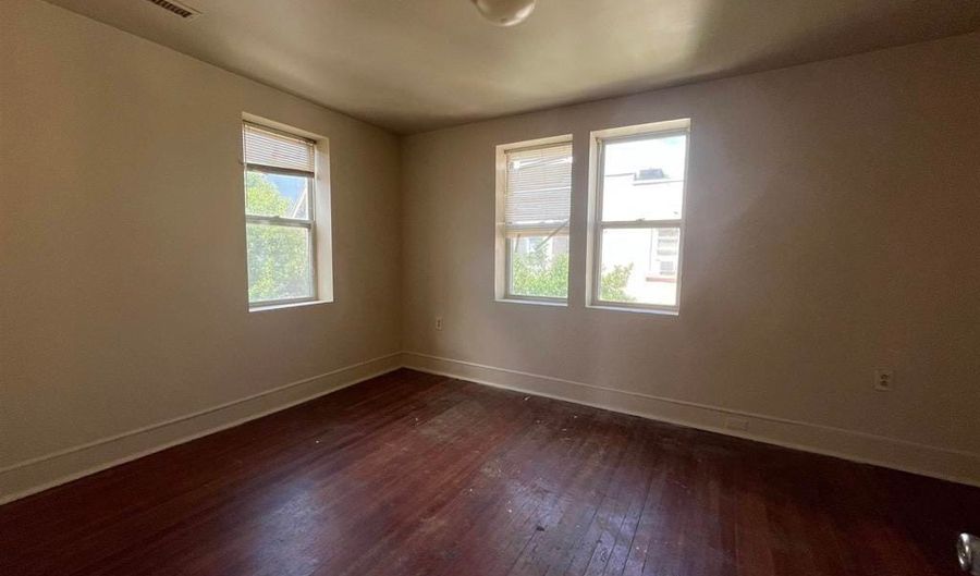 14 Belle Haven Ct, Atlantic City, NJ 08401 - 3 Beds, 2 Bath