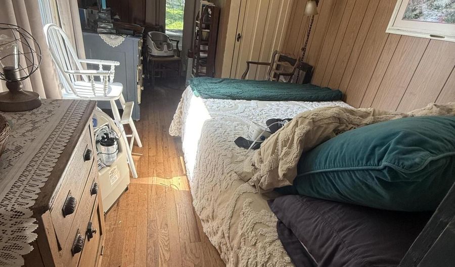 427 E 14th St, Baxter Springs, KS 66713 - 2 Beds, 1 Bath