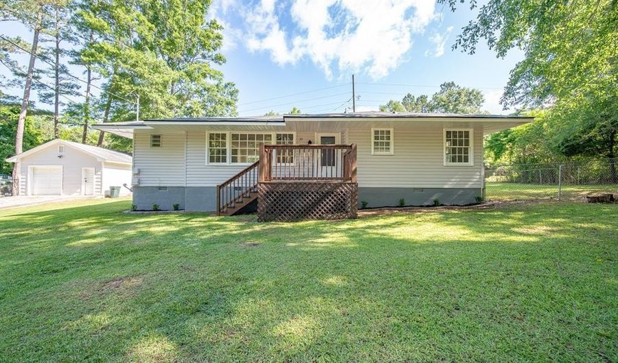 35 DOGWOOD St, West Point, GA 31833 - 2 Beds, 2 Bath