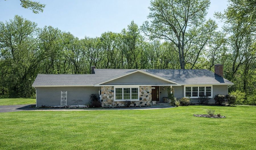 9 Delno Dr, Danbury, CT 06811 - 3 Beds, 3 Bath