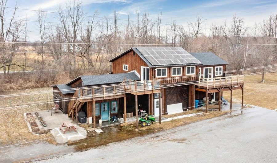 95 Center Bay Rd, Alburgh, VT 05440 - 2 Beds, 2 Bath