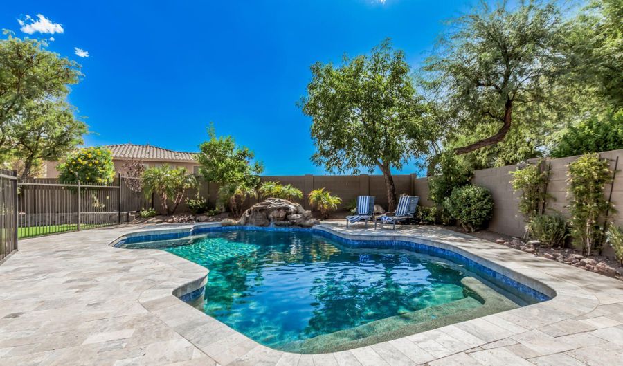 3033 W KELLER Dr, Anthem, AZ 85086 - 4 Beds, 2 Bath