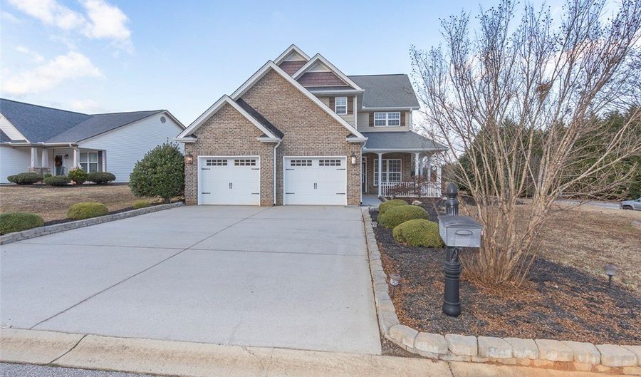 1015 Whirlaway Cir, Anderson, SC 29621 - 3 Beds, 3 Bath