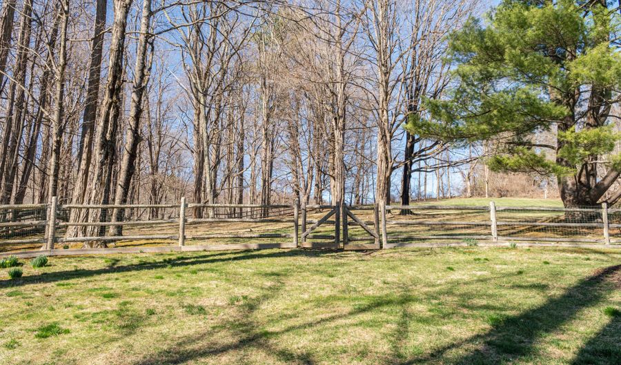 7 Upper Whitfield Rd, Accord, NY 12404 - 2 Beds, 2 Bath