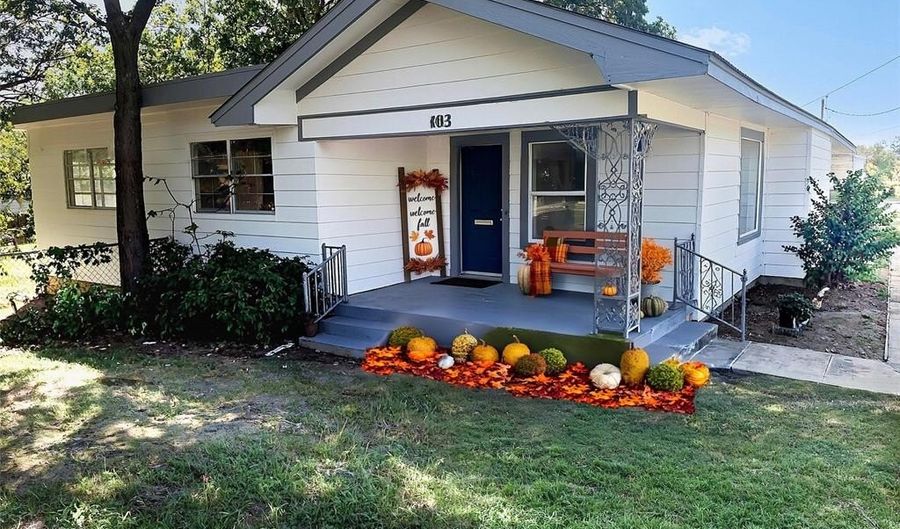 403 SE Carter St, Ardmore, OK 73401 - 3 Beds, 2 Bath