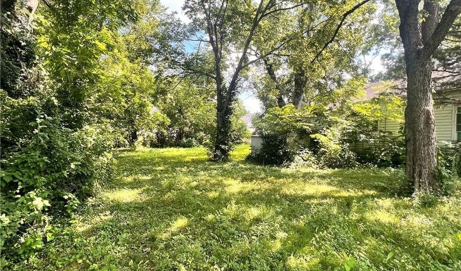 120 W 3rd St, Adrian, MO 64720 - 2 Beds, 1 Bath