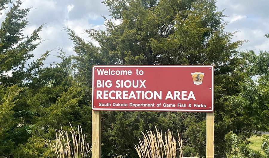 2908 N Oak Rd, Brandon, SD 57005 - 6 Beds, 4 Bath