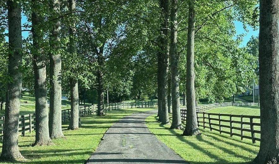 583 S Leatherwood Rd, Bedford, IN 47421 - 5 Beds, 4 Bath