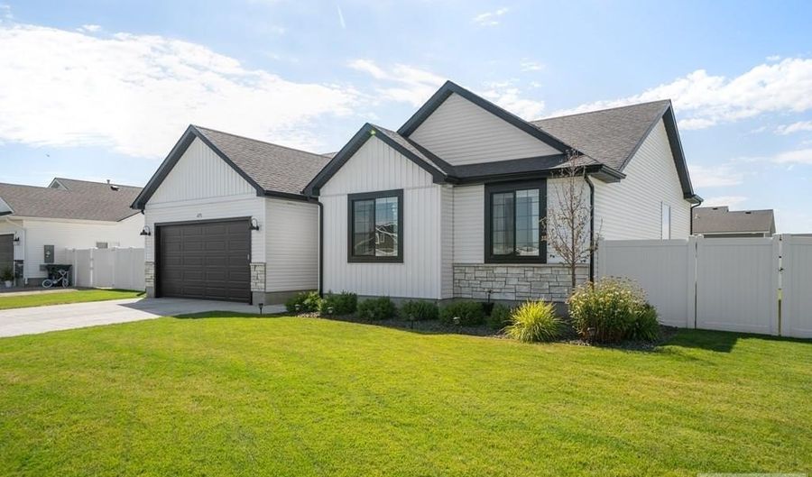 693 Sanford St, Idaho Falls, ID 83402 - 5 Beds, 3 Bath