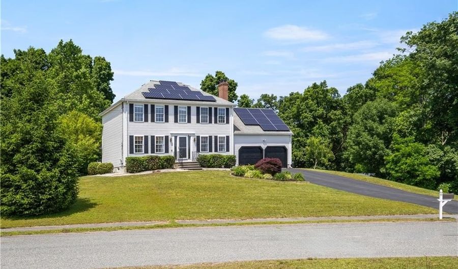 6 Fleuette Dr, Bellingham, MA 02019 - 3 Beds, 3 Bath
