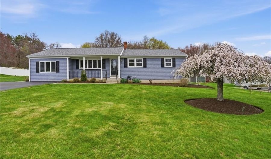 49 Roosevelt Dr, Bristol, RI 02809 - 3 Beds, 1 Bath