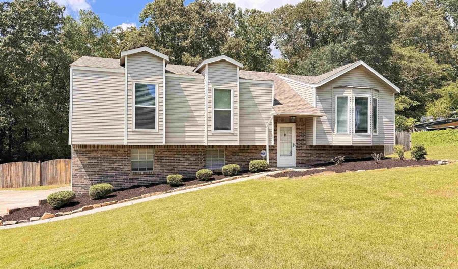 329 WILLOW GLEN Ct, Alabaster, AL 35007 - 3 Beds, 2 Bath