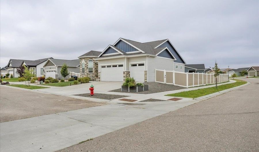 2200 ARROWLEAF Dr, Cheyenne, WY 82007 - 5 Beds, 3 Bath
