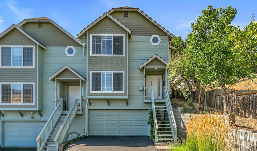 581 Scenic Dr, Ashland, OR 97520 - 3 Beds, 3 Bath