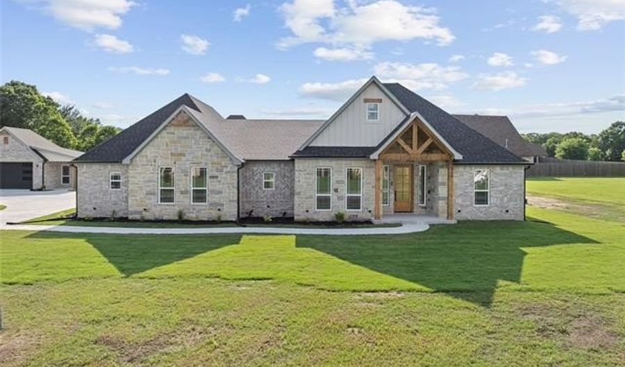 150 Chateau Bnd, Ardmore, OK 73401 - 3 Beds, 3 Bath