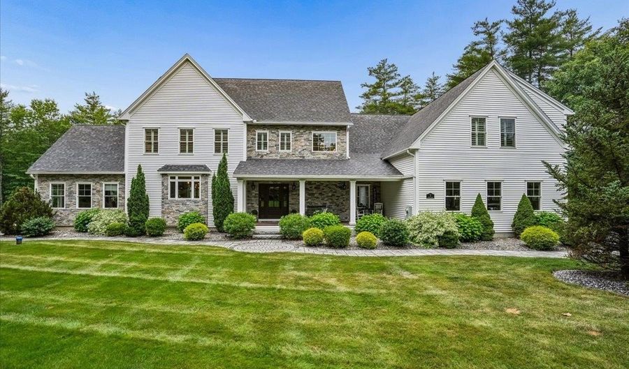 9 Victoria Rdg, Amherst, NH 03031 - 4 Beds, 4 Bath