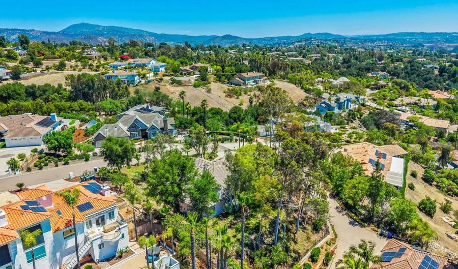 2475 Canyon Creek Rd, Escondido, CA 92025 - 5 Beds, 4 Bath