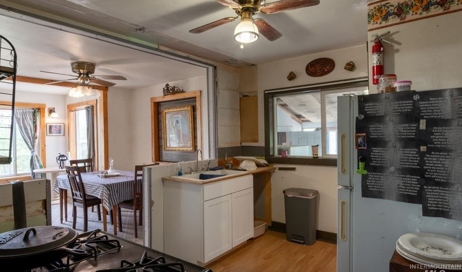 408 Clear Lks, Buhl, ID 83316 - 3 Beds, 1 Bath