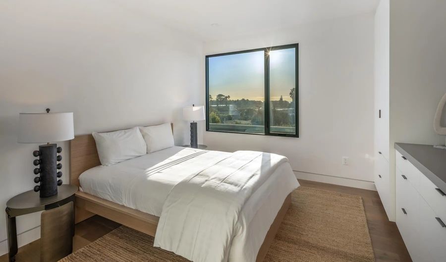 521 S Rios Ave, Solana Beach, CA 92075 - 7 Beds, 10 Bath