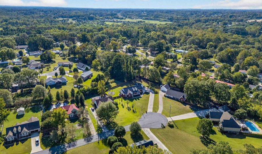 1404 Dan Ave, Albertville, AL 35950 - 4 Beds, 3 Bath