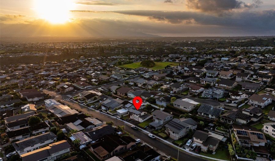 98-1794 Kupukupu St, Aiea, HI 96701 - 3 Beds, 2 Bath