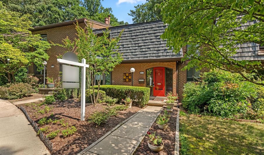 10857 DEBORAH Dr, Potomac, MD 20854 - 3 Beds, 4 Bath