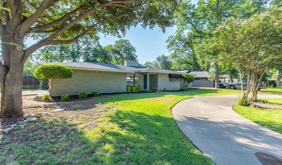 801 Elmwood Dr, Abilene, TX 79605 - 3 Beds, 2 Bath