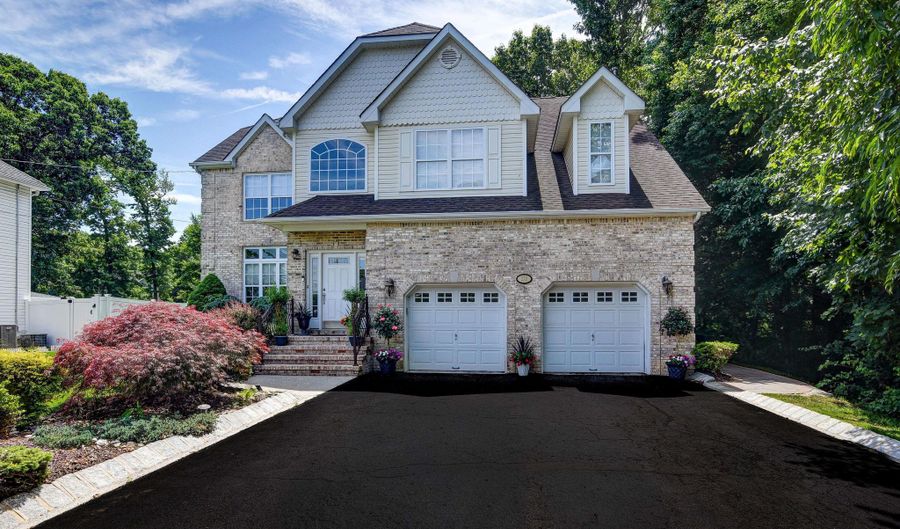 220 Lloyd Rd, Aberdeen, NJ 07747 - 4 Beds, 3 Bath