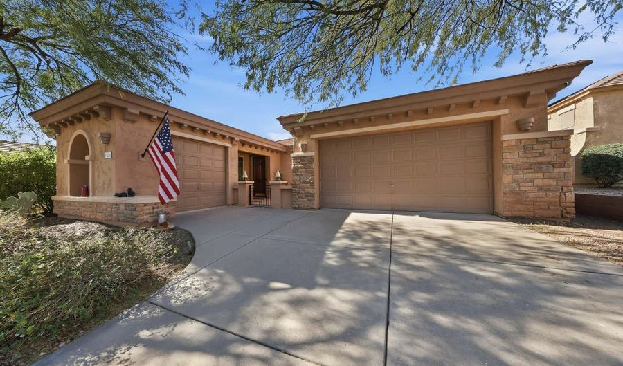 42820 N LIVINGSTONE Way, Anthem, AZ 85086 - 4 Beds, 3 Bath
