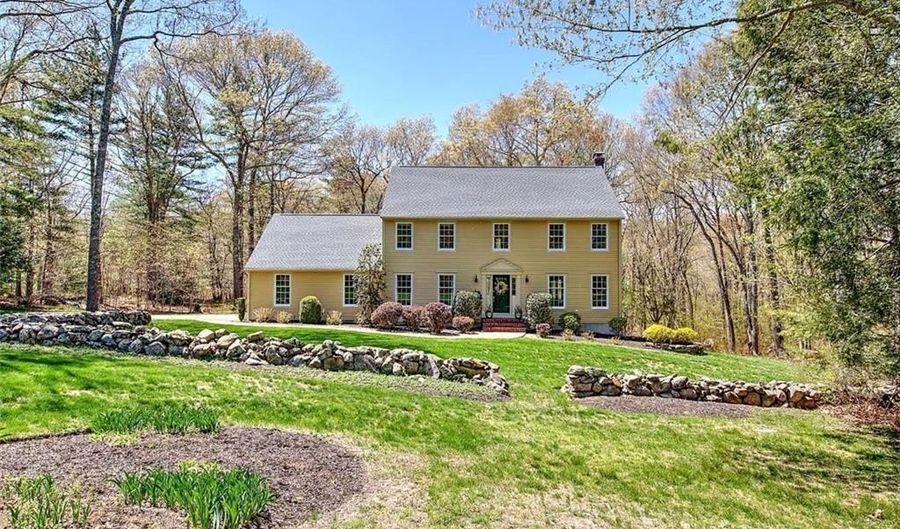 235 Holly Hills Ln, North Kingstown, RI 02874 - 4 Beds, 3 Bath