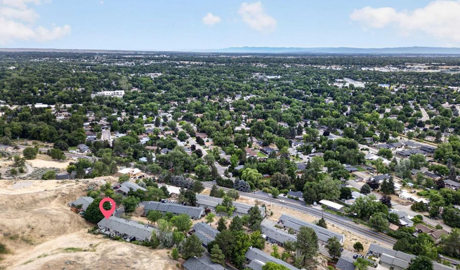 4790 Bitterbrush Dr, Boise, ID 83617 - 3 Beds, 2 Bath
