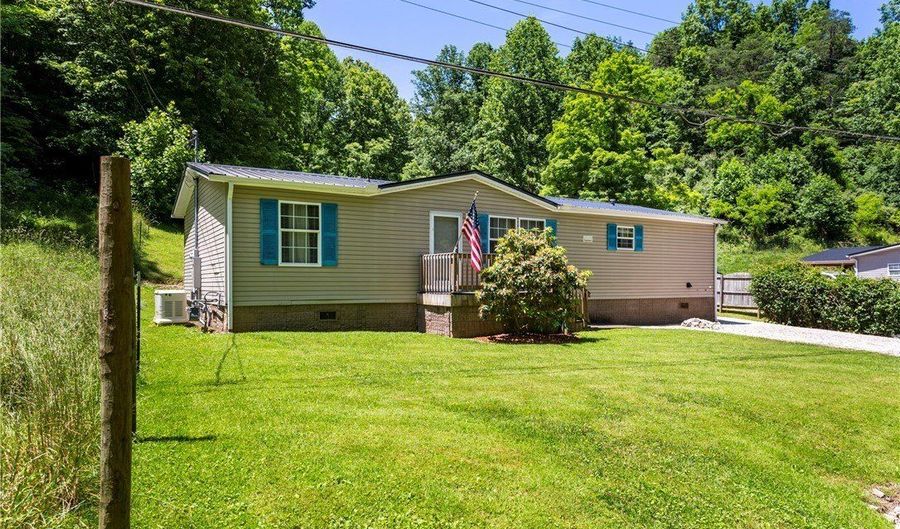 709 Waugh Branch Rd, Barboursville, WV 25504 - 3 Beds, 2 Bath