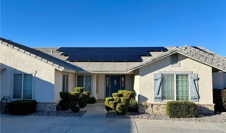 20146 Majestic, Apple Valley, CA 92308 - 4 Beds, 4 Bath