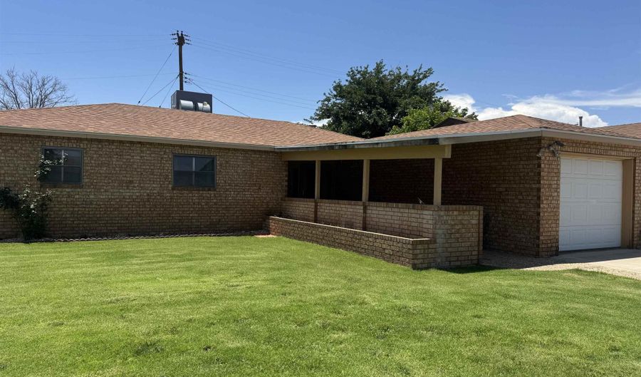 2001 W Mann Ave, Artesia, NM 88210 - 3 Beds, 2 Bath