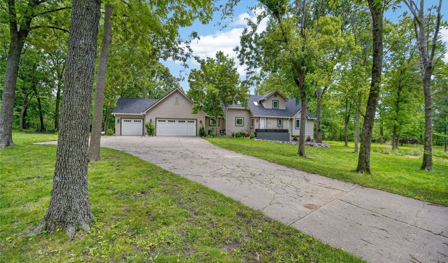 32432 Northwoods Rd, Adel, IA 50003 - 3 Beds, 3 Bath