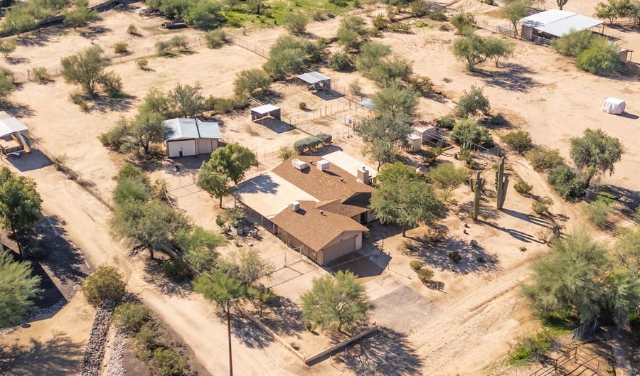 4231 E QUAIL TRACK Dr, Cave Creek, AZ 85331 - 3 Beds, 2 Bath