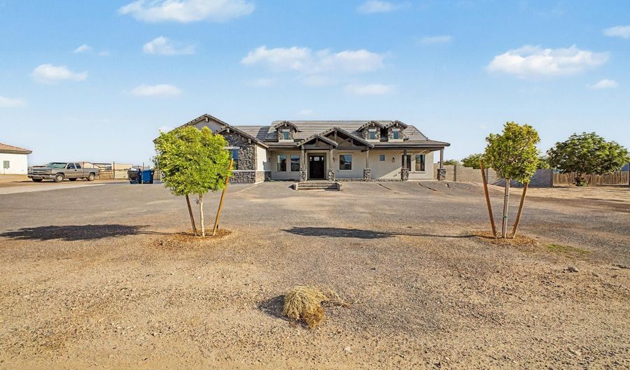 30025 W ROOSEVELT St, Buckeye, AZ 85396 - 5 Beds, 4 Bath