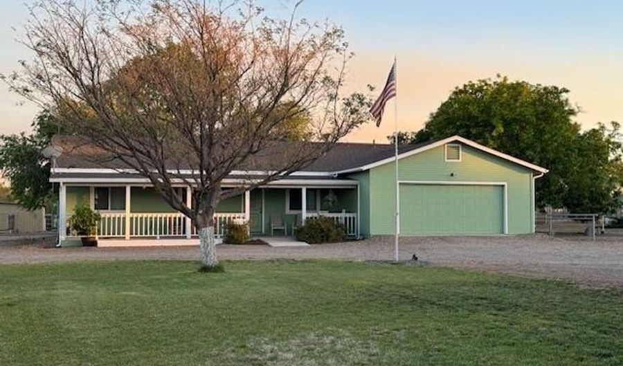 885 E Adair Dr, Chino Valley, AZ 86323 - 3 Beds, 2 Bath