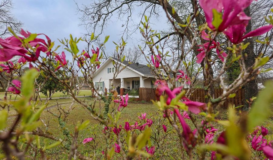 114 N MAIN St, Amity, AR 71921 - 5 Beds, 3 Bath