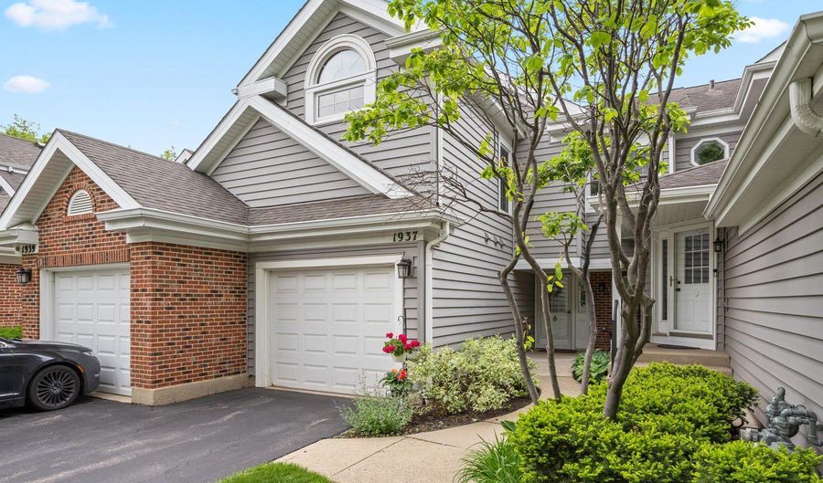 1937 N Coldspring Rd, Arlington Heights, IL 60004 - 2 Beds, 2 Bath