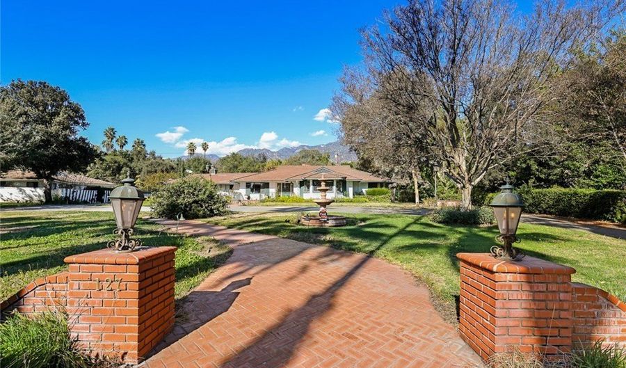 1127 W Foothill Blvd, Arcadia, CA 91006 - 3 Beds, 4 Bath