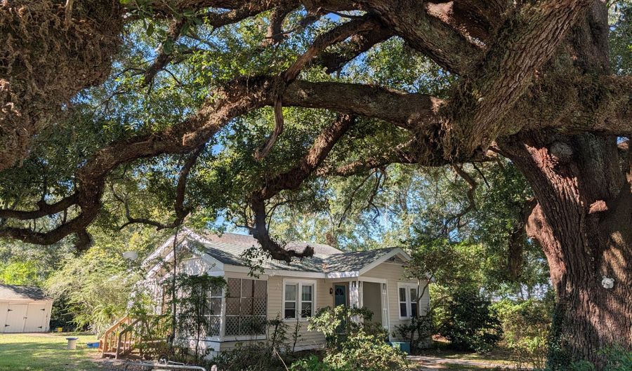 446 Ballentine St, Bay St. Louis, MS 39520 - 2 Beds, 1 Bath